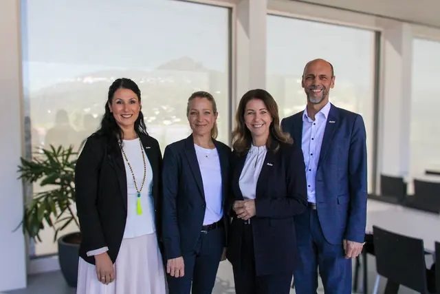 Die Gesichter hinter der Initiative: Marketingleiterin und Projektverantwortliche Stefanie Trenkwalder, Andrea Laske (Geschäftsführerin des Gewaltschutzzentrums Tirol und Mitglied der FrauTIROLER-Jury) und der TIROLER Vorstand Isolde Stieg und Franz Mair (v.l.).  | Foto: TIROLER/Raggl