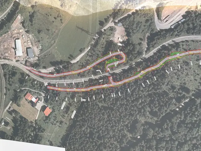 Parallel zur bestehenden Straße wird der neue Radweg am Plansee verlaufen. Der Spatenstich für das Vorhaber erfolgte im Juli 2025. | Foto: Reichel