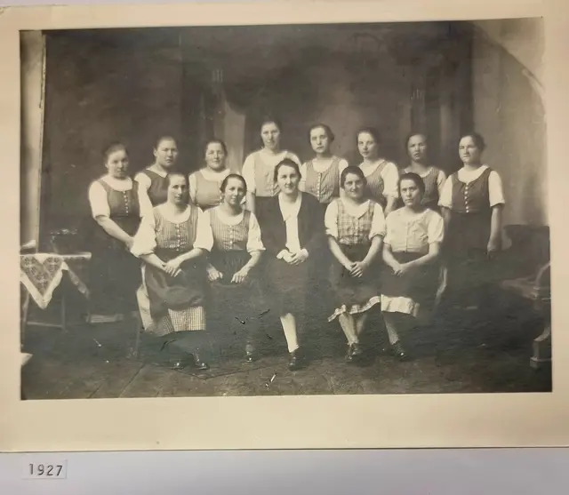 Maria Stölzle im Kreise ihrer Schülerinnen vor knapp 100 Jahren | Foto: Fachschule Maria Lankowitz