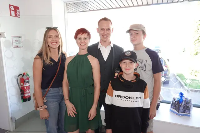 Starker Zusammenhalt und jede Menge Unterstützung machten diese Eröffnung möglich. | Foto: Michael Blinzer