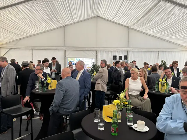 Viele Gäste kamen zur Eröffnung. | Foto: Victoria Edlinger