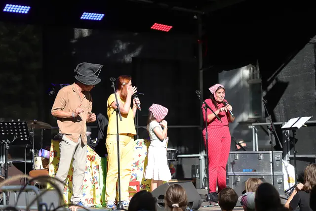 Foto: Buntes Bühnen Programm beim Josefstädterstraßenfest 2025 Foto@Nicole Kawan