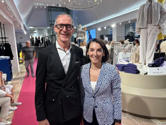 Kleiderbauer-Leiter Albin Schauer mit Eva-Maria Holzbauer-Schwartz, Chefin des Hotel Zentral. | Foto: Zezula