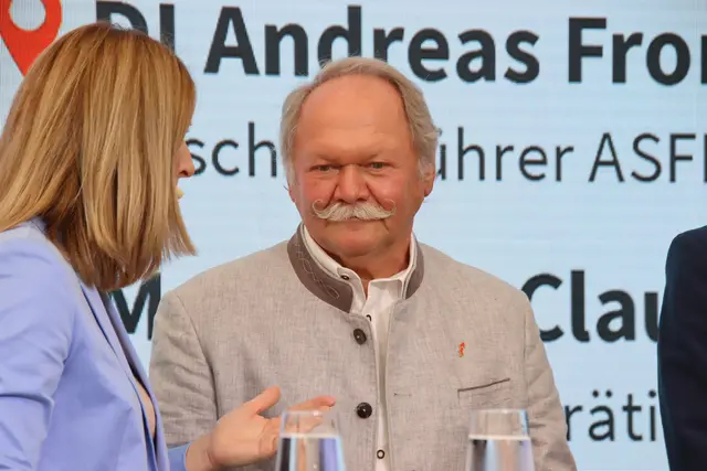 Der Heiligenkreuzer Bürgermeister Eduard Zach. | Foto: Martin Wurglits