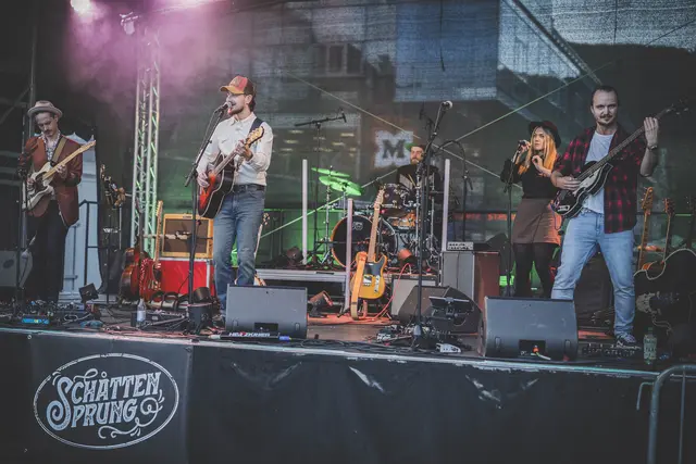 Mitreißende Country-Klänge sorgten für Sommerfeeling am Hauptplatz. | Foto: Klaus Pressberger