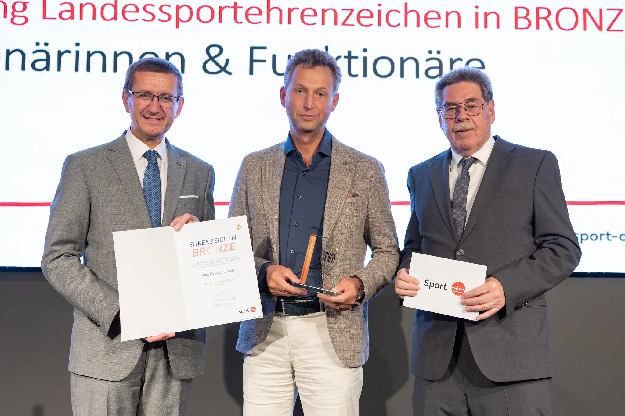 Sportehrenzeichen-in-Bronze-f-r-Rieder-Funktion-re