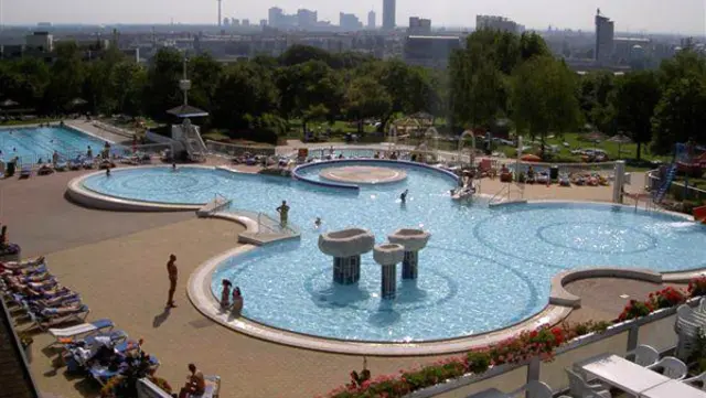 Das Döblinger Bad wird saniert. Das Freibad soll jedoch zugänglich bleiben.  | Foto: wien.gv.at