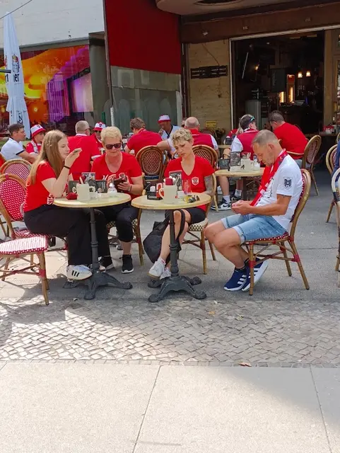 Familie Krammer stärkt sich für ihren ÖFB-Faneinsatz bei der Euro 2024. | Foto: Krammer/KK