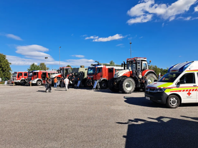 Interessierte Besucher konnten die neuesten Heeresfahrzeuge, wie splittergeschützte Traktoren oder Lösch- und Rettungsfahrzeuge, besichtigen. | Foto: Marktgemeinde Echsenbach
