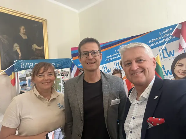 Organisationsteam HLW
v.l.n.r. Fachvorständin Eva Maria Scherzer, Bildungsberater Gernot Tischler und Direktor Adolf Lackner erwarten persönlich zahlreiche Gäste für Information und Austausch! | Foto: (c) hlwspittal 2025, mediateam