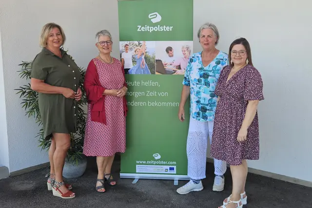Tourismusgemeinderätin Claudia Weinbrenner, Elisabeth Stückler (Zeitpolster), Shurga Schrammel (Zeitpolster) und Gesundheitsgemeinderätin Silvia Übelbacher. | Foto: Stadt Amstetten