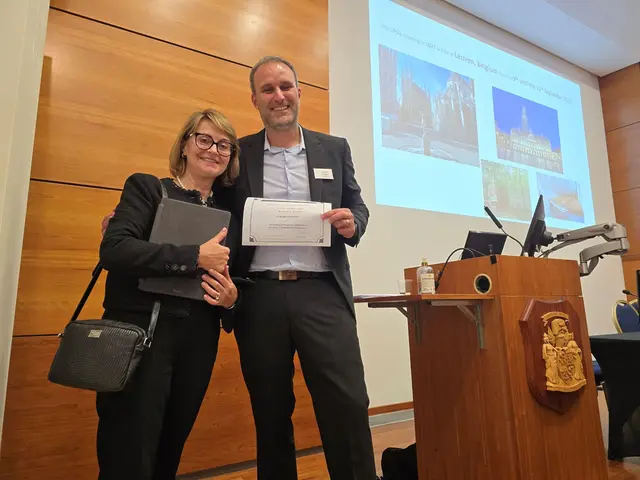 Jürgen Harreiter erhält in Schottland den Joseph Hoet Research Award von der Diabetic Pregnancy Study Group, überreicht von Ewa Wender-Ozegowska (Past President der DPSG und im Board of the Diabetic Pregnancy Study Group sowie Director of the Doctoral School, Head of the Department of Reproductivity an der Medizin Uni Poznan in Polen). | Foto: Landesklinikum Scheibbs