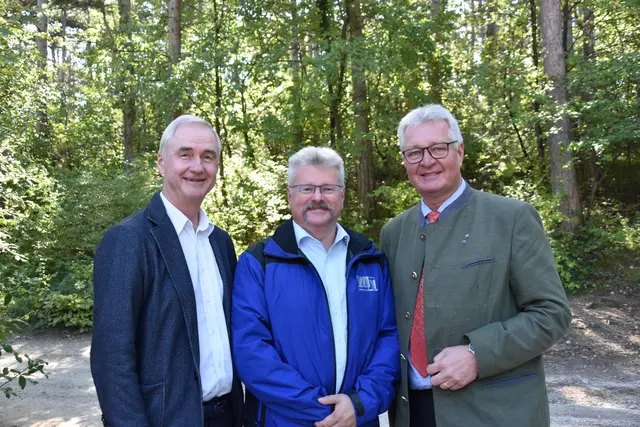 Direktor Wilhelm Balber, Wolfgang Hiltl undObmann Christoph Kainz. | Foto: Mirjam Preineder