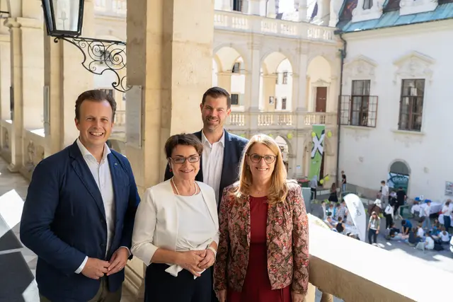 Nutzen die Jugendgesundheitskonferenz in Graz als Startschuss für das gemeinsame Projekt "Xund und Du": Gesundheitslandesrat Karlheinz Kornhäusl (Steiermark), Gesundheitslandesrätin Beate Prettner (Kärnten), Projektleiter Johannes Heher (Logo) und Gesundheitsstaatssekretärin Ulrike Königsberger-Ludwig | Foto: Jakob Grill