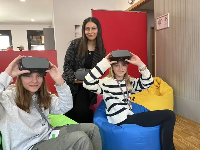 Schülerinnen und Schüler probierten sich beim MINT-Tag im BUZ Neutal an spannenden Mitmach-Stationen. | Foto: AK 2024
