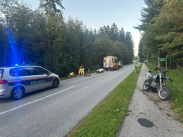 Bei Verkehrsunfällen in Angerberg, Zams und Münster gab es mehrere Verletzte. In Angerberg verlor ein Motorradfahrer bei einem "Wheely" die Kontrolle und kam zu Sturz. | Foto: ZOOM.Tirol