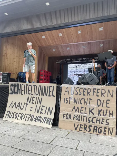 Fritz Gurgiser trat bereits vergangenes Jahr in Reutte gegen allfällige Tunnelpläne entlang der B179 auf. | Foto: MeinBezirk/Günther Reichel