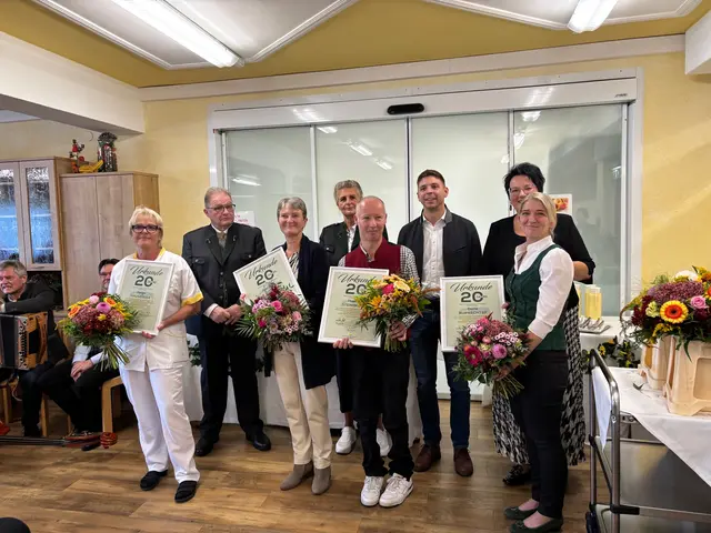 Vier 20-Jahr-Jubilare: Helga Hausegger, Karoline Siegl, Thomas Steinwider und Doris Ruprechter | Foto: MeinBezirk/Harald Almer