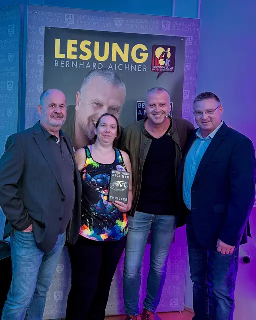 GR Hans Hochwarter, GR Michaela Burger, Autor Bernhard Aichner, Bgm. Abg. z. NR Wolfgang Kocevar.
 | Foto: Stadtgemeinde Ebreichsdorf