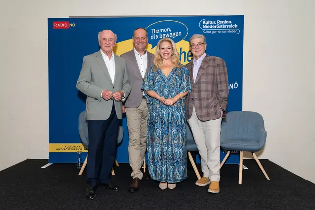 Zu Gast beim Kamingespräch in Radlbrunn waren Erwin Pröll, Moderator Michael Battisti, Daniela Fally und Erwin Steinhauer. | Foto: Fotostudio Jarmer / Irina Pogonina