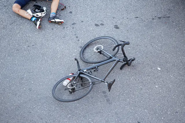 Ein 62-jähriger Mann wurde neben seinem E-Mountainbike am Boden liegend aufgefunden.(Symbolfoto) | Foto: stock.adobe.com/at/Formatoriginal