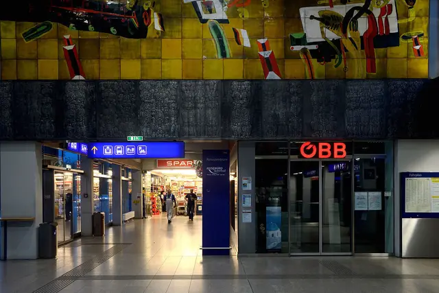 Die ÖBB-Ausschreibung der Pachtflächen am Leobener Hauptbahnhof befeuerte die Gerüchteküche um eine Schließung der Spar-Filiale. | Foto: Linie29/Wikimedia