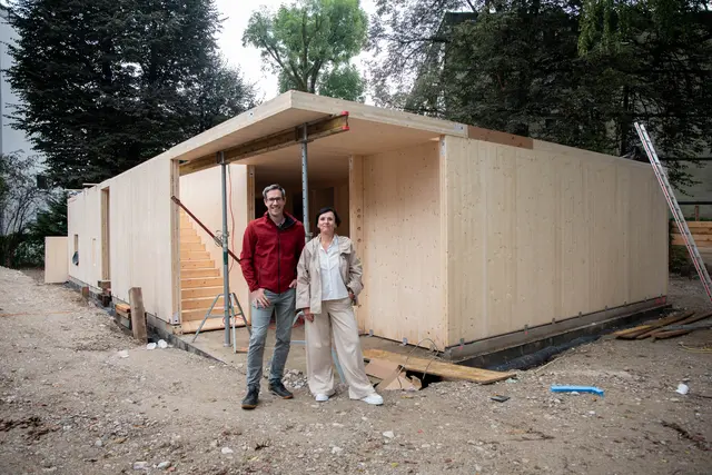 Bgm.-Stv. Kay-Michael Dankl und Projektleiterin Angelika Wirthenstätter bei der Besichtigung der aktuellen Bauarbeiten. Die Fertigstellung ist im Frühjahr 2026 geplant. | Foto: Stadt Salzburg/Rocio Escabosa