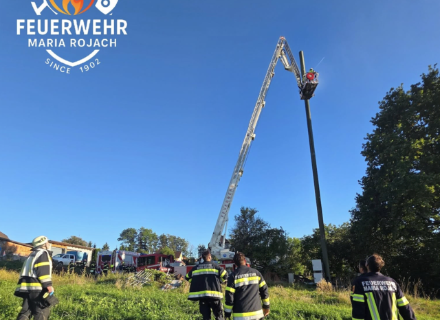 Am Mobilfunkmasten wurden Schweißarbeiten durchgeführt als er zu brennen begann. | Foto: Feuerwehr Maria Rojach