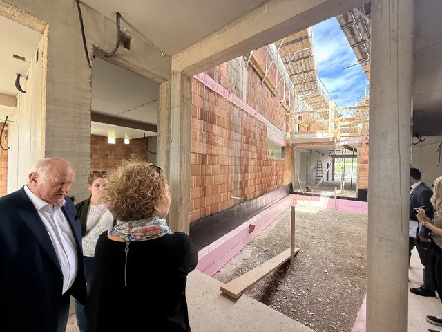 Ein zentraler Innenhof bildet das Herzstück und sorgt für viel Licht und Übersichtlichkeit.  | Foto: Alexander Paulus