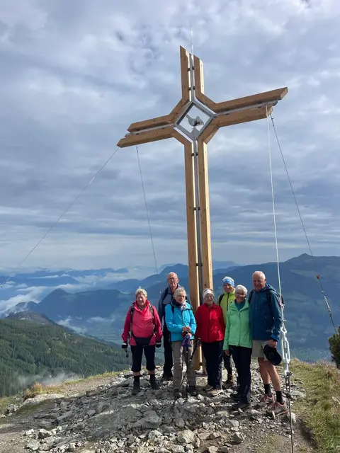 Die Gruppe machte Wanderungen auf verschiedene Gipfel. | Foto: PSV Linz, SG Gmunden-Vöcklabruck