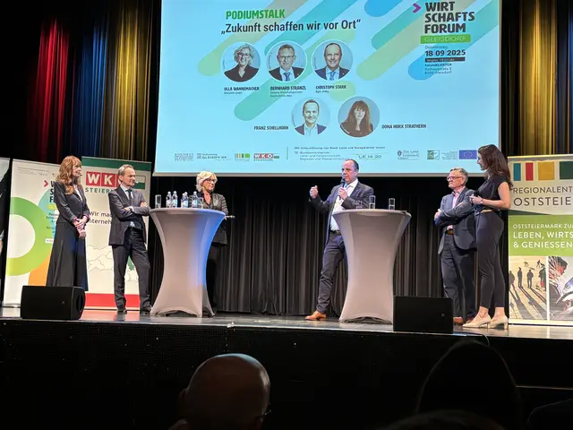 Eine spannende Podiumsdiskussion mit den hochkarätigen Ehrengästen und lokalen Meinungsmachern und Entscheidungsträgern.  | Foto: MeinBezirk/Helmut Riedl