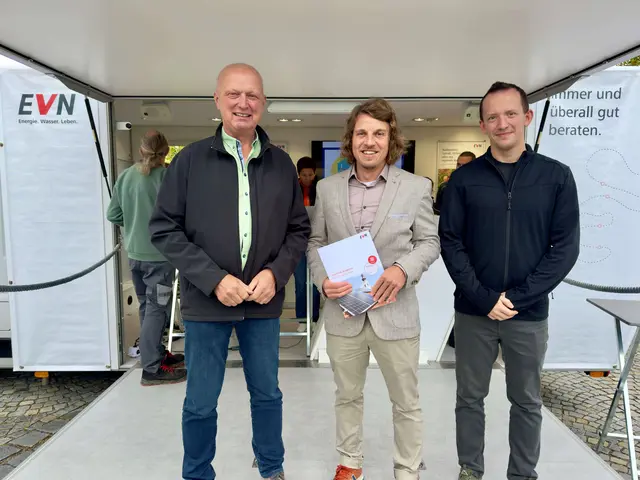 Bürgermeister Siegfried Walch, EVN-Gemeindebetreuer Marc Anderl und Vizebürgermeister Patrick Datler (v.l.) | Foto: EVN