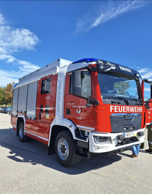 Das alte Fahrzeug wurde nach 40 Jahren ersetzt. Das neue Feuerwehrauto der Feuerwehr Tulfes mit Bergeausrüstung spielt alle Stückerln.  | Foto: FF Tulfes