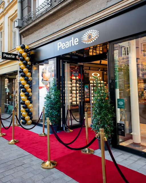 Der neue Pearle Store in der Innsbrucker Innenstadt erstreckt sich über zwei Stockwerke. | Foto: © Paul Ambrusch