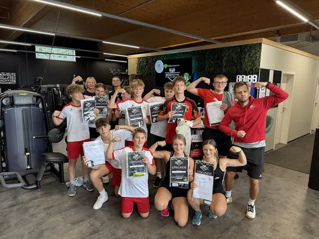 20 Schüler der Sportmittelschule Schärding powerten sich im Fitnessstudio aus. | Foto: Bodygym
