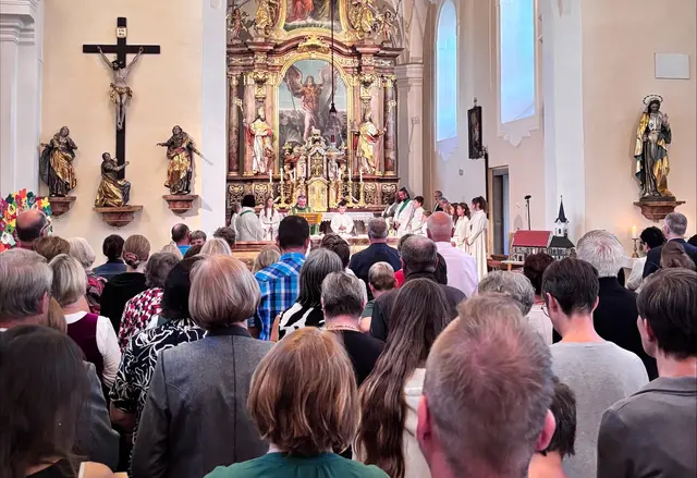 Bild von der Messe am 6. September für die Pfarre Perg in Gründung in der Pfarrkirche Naarn. Gut 300 Gläubige aus allen 14 künftigen Pfarrgemeinden nahmen teil. | Foto: Severin Kierlinger-Seiberl