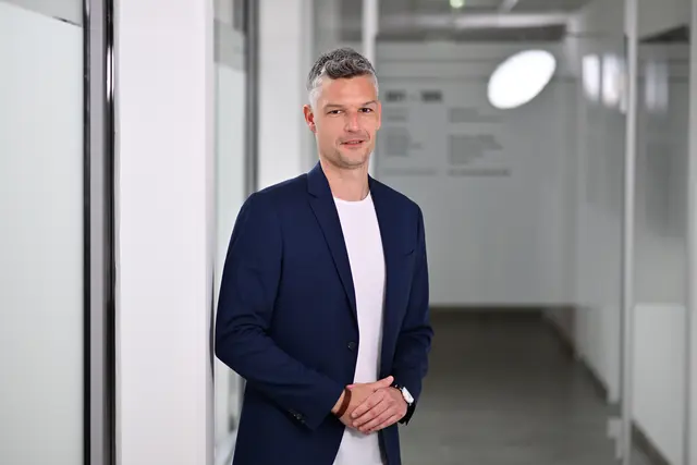 Daniel Weidlitsch klärt über das neue Angebot „Kostengünstige Nachhilfe jetzt auch für Lehrlinge“ auf. | Foto: Helge Bauer