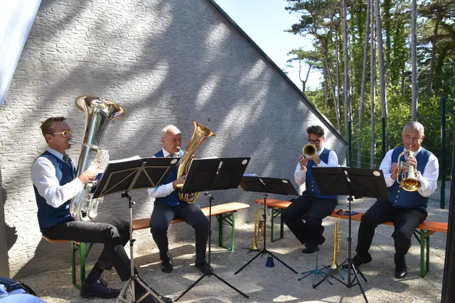 Das Bläserquartett der Musikschule umrahmt die Eröffnung. | Foto: Mirjam Preineder