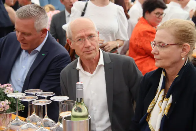 Herbert Kasser, Vorstand der ASFINAG, und die ungarische Botschafterin Edit Szilágyiné-Bátorfi. | Foto: Martin Wurglits