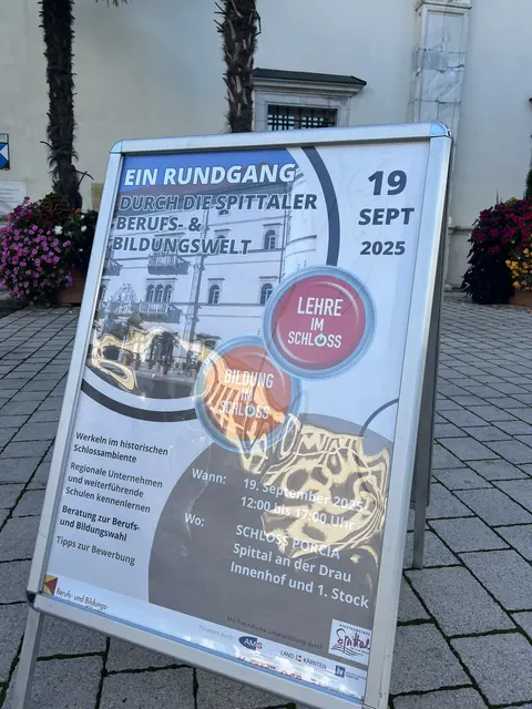 Mit Spannung gehen wir an diesem spätsommerlichen Freitag in die diesjährige Bildungsmesse!  | Foto: (c) hlwspittal 2025, mediateam