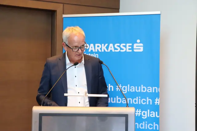 Vorstandsdirektor Klaus Felderer betonte in seiner Ansprache die inspirierende Kraft des Perspektivenwechsels. | Foto: Christiane Nimpf