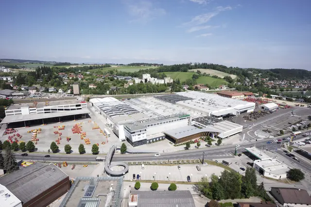 Auch, wenn die Situation in der Landtechnikbranche noch immer herausfordernd ist, konnte die Firma Pöttinger die Marktanteile im Bereich Grünland steigern.  | Foto: Pöttinger Landtechnik