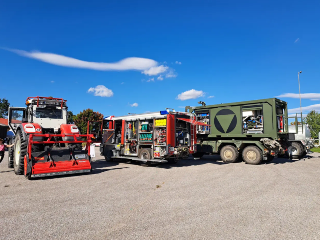 Interessierte Besucher konnten die neuesten Heeresfahrzeuge, wie splittergeschützte Traktoren oder Lösch- und Rettungsfahrzeuge, besichtigen. | Foto: Marktgemeinde Echsenbach