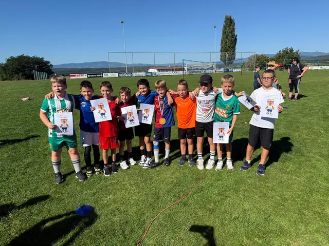 Für die Schülerinnen und Schüler gab es Urkunden. | Foto: Yvonne Weinhandl