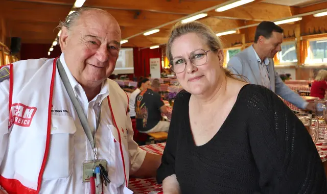 Fritz Praßl und die Schriftführerin der Team Österreich Tafel Bettina Stockinger | Foto: Edith Ertl