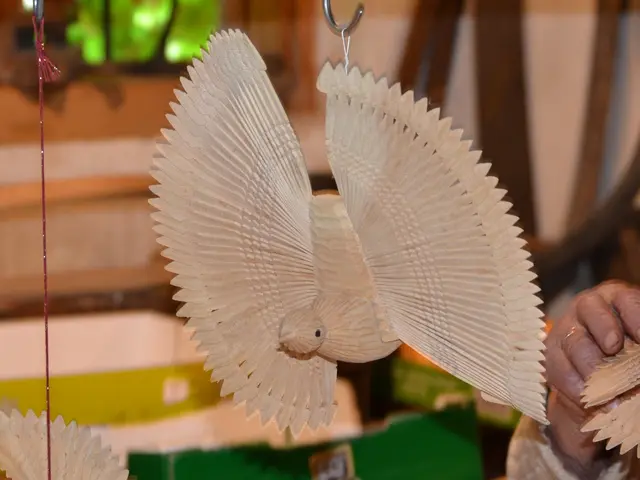 Heiligen Geisttaube aus Zirbenholz