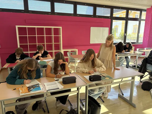 Gemeinsam lernen, vorbereiten, wiederholen: Die Sommerschule an der HLW FW Kufstein hat sich etabliert und wächst kontinuierlich.  | Foto: Klaus Steidl