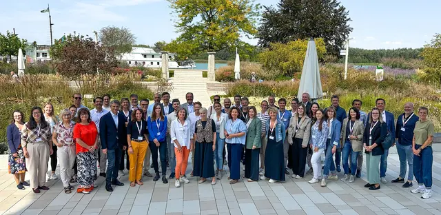 Gruppenfoto am neuen Nibelungenplatz beim Stadtmarketing-Praxistag in Tulln. | Foto: Stadtgemeinde Tulln