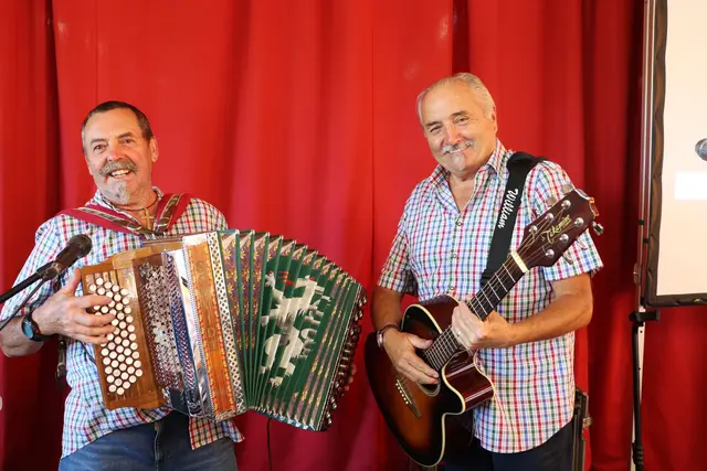Die Schnurrbart Buam spielten zum Jubiläum der Team Österreich Tafel in Seiersberg-Pirka auf | Foto: Edith Ertl