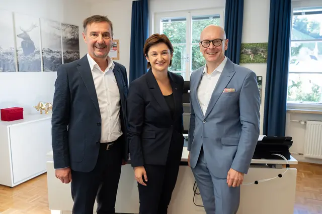 im Bild: Landesrat Martin Zauner, Landeshauptfrau-Stellvertreterin Marlene Svazek, zukünftiger Soziallandesrat Wolfgang Fürweger  | Foto: Dom Kamper